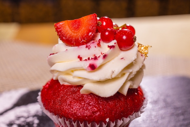 Fraise de gâteau au fromage, gros plan de gâteau de dessert au mascarpone sucré.