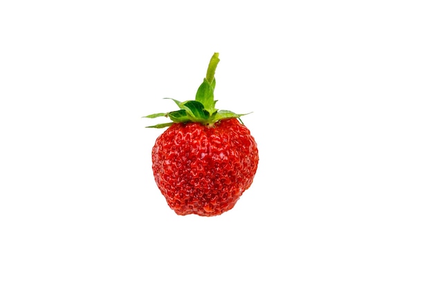 Fraise mûre fraîche isolé sur fond blanc