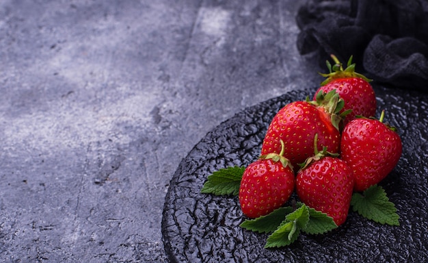 Fraise mûre sucrée. Mise au point sélective