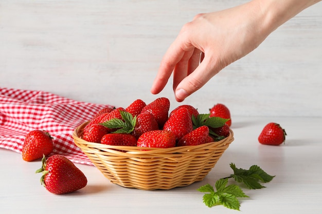 Fraise savoureuse de fruits d'été doux et frais