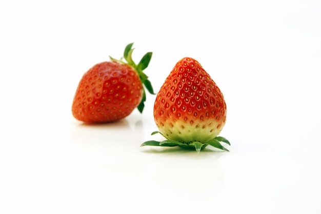 Fraises biologiques propres et fraîches