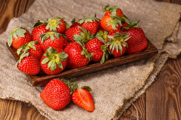 Fraises, bois, plaque