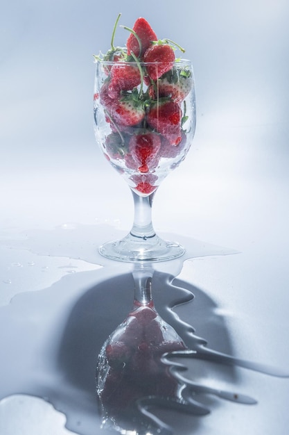 Les fraises dans un verre