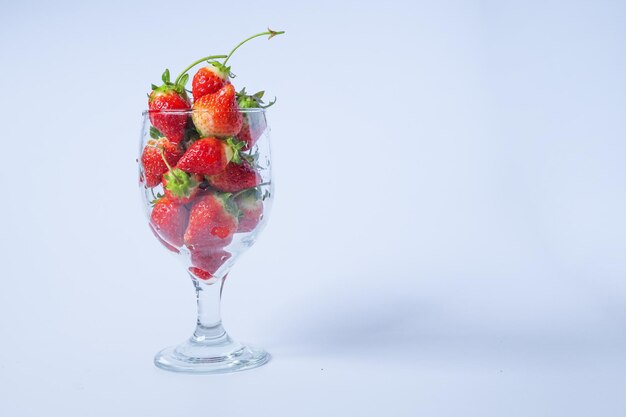 Les fraises dans un verre