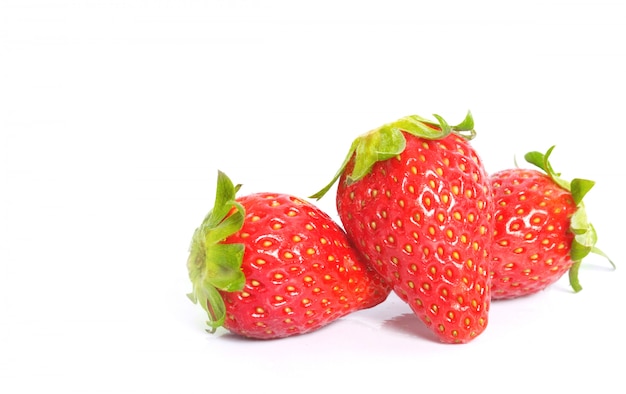 Fraises sur fond blanc