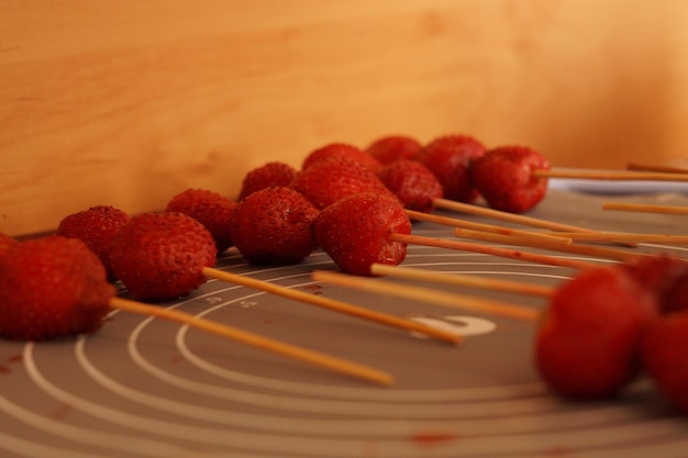 fraises fraîches de la forêt couleur saisissante