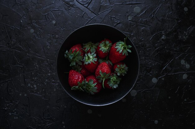 Fraises, nourriture sur fond noir