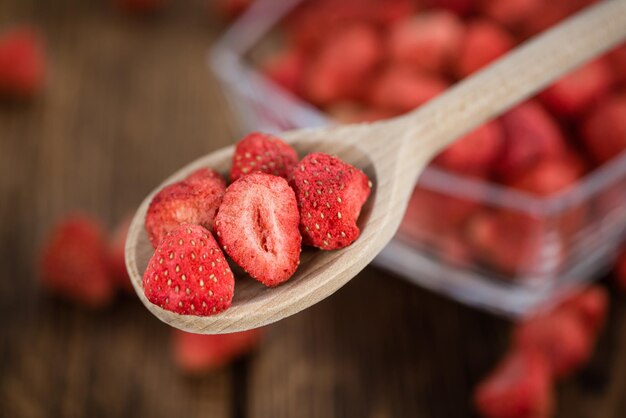 Fraises séchées closeup shot selective focus