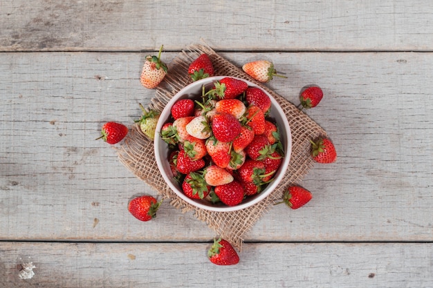 Fraises sur le vieux bois.