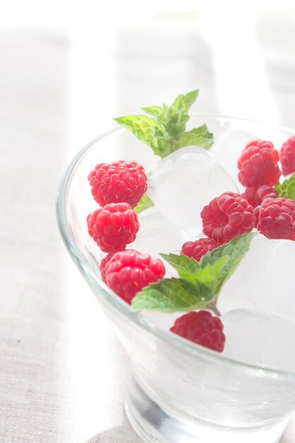 Framboise et menthe avec de la glace