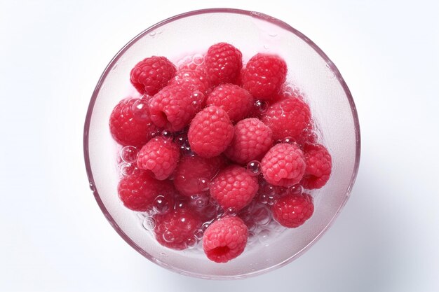 framboises dans un bol en verre