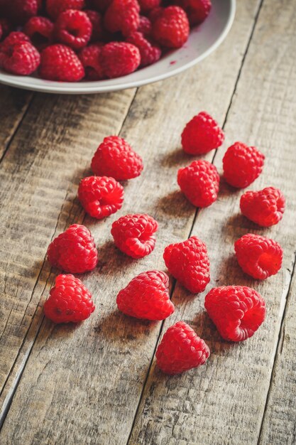 Framboises rouges fraîches