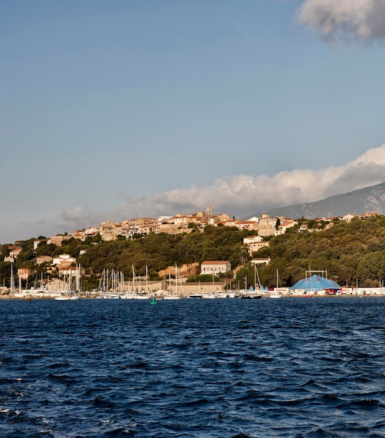 France corse Porto Vecchio vue sur la ville depuis la mer