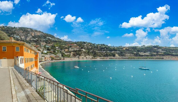 France Côte d'Azur vue panoramique sur la vieille ville de Villefranche et la promenade maritime