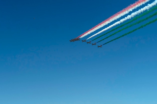 Frecce Tricolori Italie formation de l'équipe de vol acrobatique drapeau italien rouge blanc et vert fumée