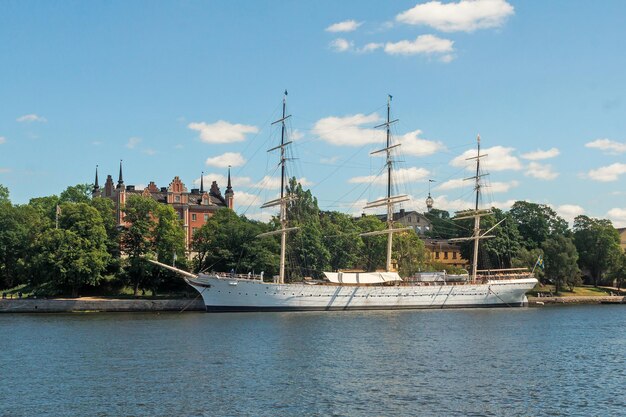 Frégate au quai à Oslo Norvège