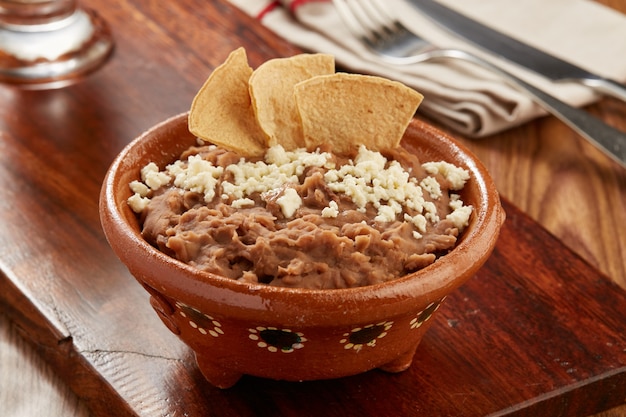 Frijoles bayos refritos comida tipica mexicana