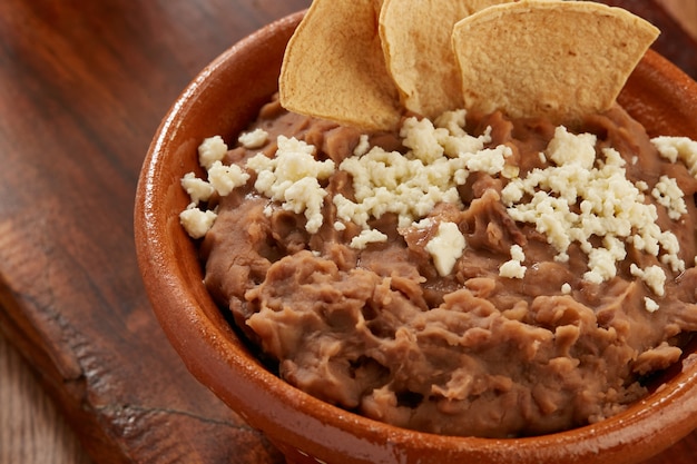 Frijoles bayos refritos comida tipica mexicana