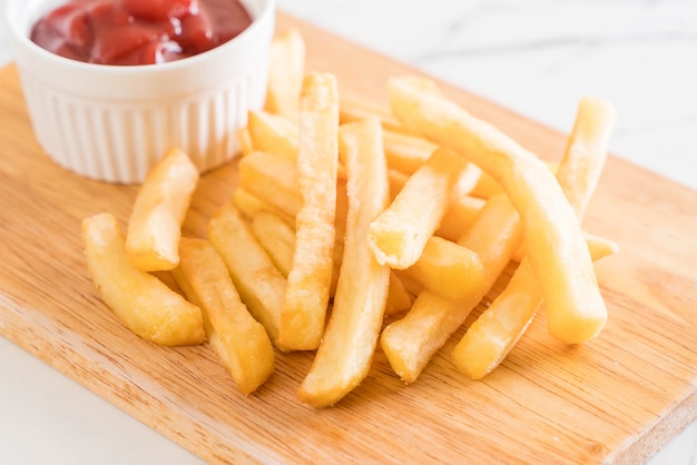 frites avec sauce tomate