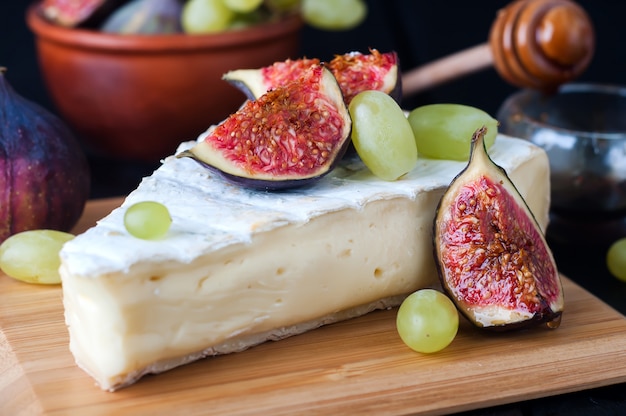 fromage aux figues et raisins