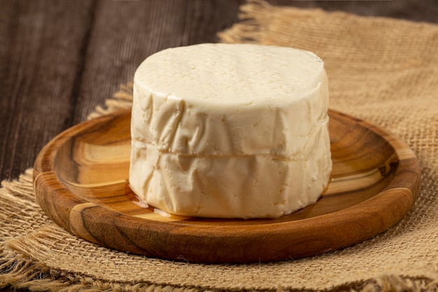 Fromage blanc traditionnel brésilien connu sous le nom de queijo minas