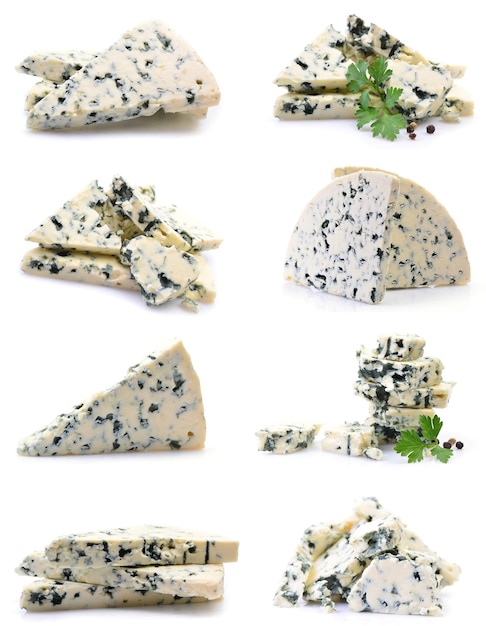 Fromage bleu sur fond blanc