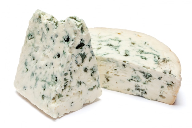 Fromage bleu sur un tableau blanc