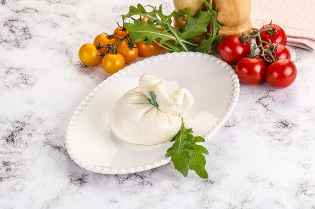 fromage Burrata traditionnel italien crémeux