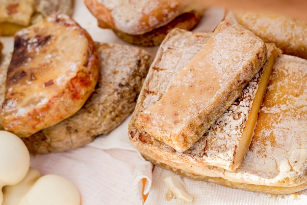 Fromage de chèvre fermier de toutes sortes.