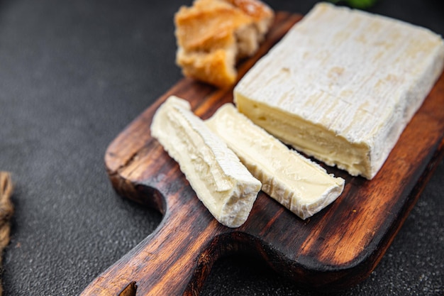 fromage crémeux doux goût supplémentaire frais manger apéritif repas nourriture collation sur la table copie nourriture spatiale