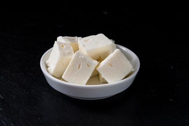 Fromage Feta sur plaque d'ardoise