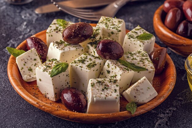 Fromage grec feta avec origan et olives