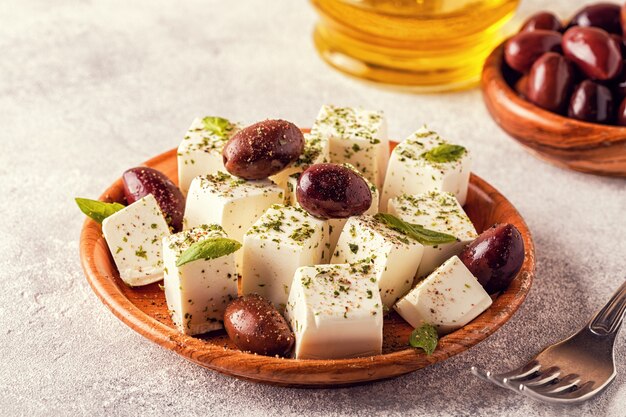 Fromage grec feta avec origan et olives