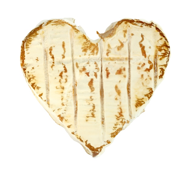 Fromage de Neufchâtel en forme de coeur isolé