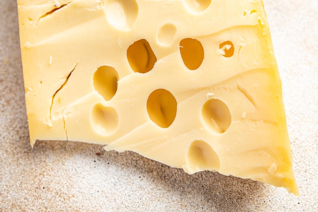 fromage à pâte dure vieilli repas sain diététique collation alimentaire sur la table copie espace arrière-plan alimentaire
