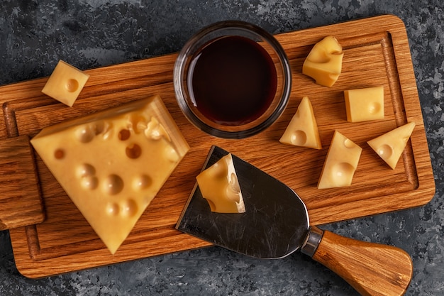 Fromage sur planche à découper