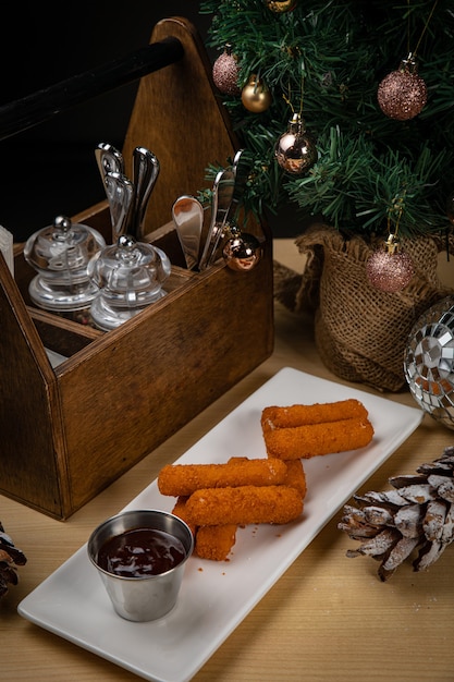 Fromage rôti et sauce. Jusqu'au nouvel an et à Noël