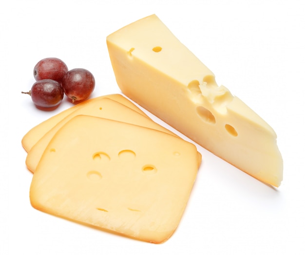 Fromage suisse ou cheddar sur espace blanc