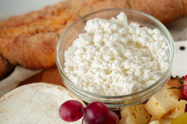 Fromage sur table en bois