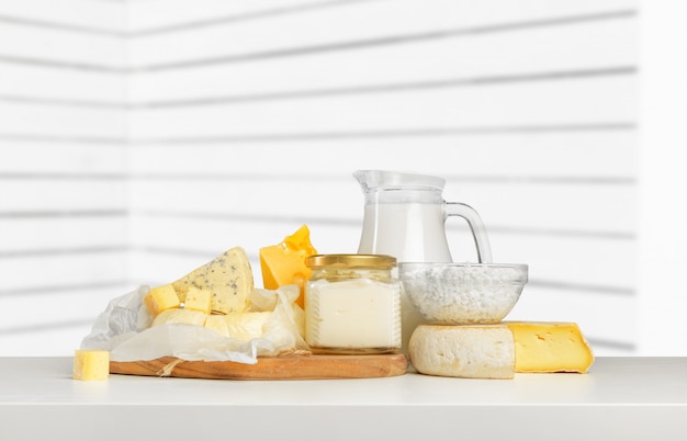 Fromage sur table en bois