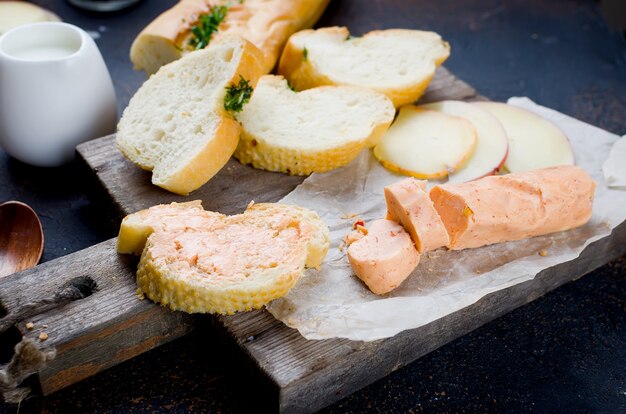 Fromages assortis de différentes formes et tailles