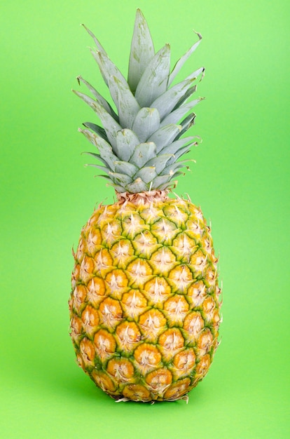 Fruit d'ananas entier