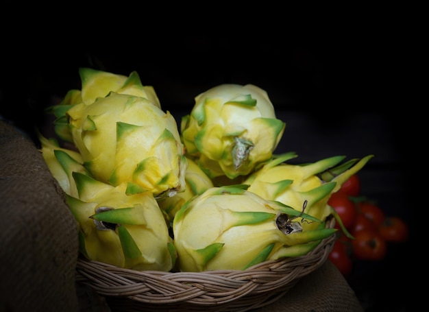 fruit du dragon au marché local