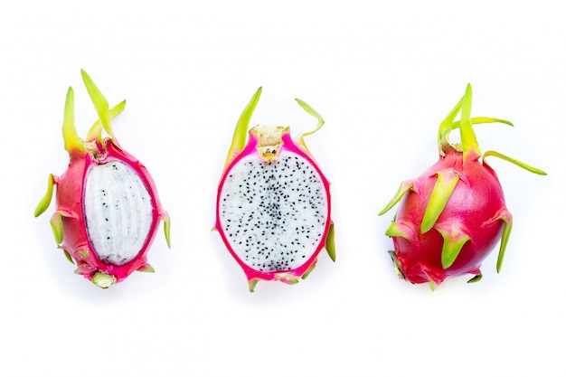 Fruit du dragon, pitaya isolé sur blanc.