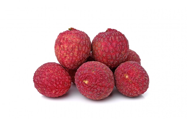 Fruit de litchi isolé sur blanc