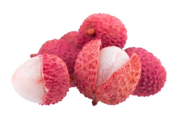 Fruit de litchi isolé sur fond blanc Fruits mûrs frais exotiques tropicaux Litchi chinensis Tracé de détourage