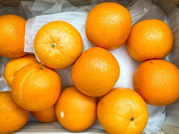 Fruit de mandarine dans le panier au supermarché