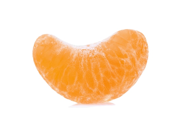 Fruit orange isolé sur blanc.