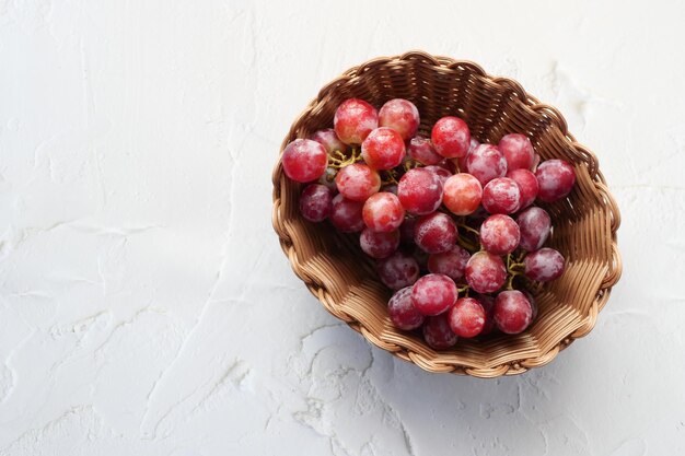 Fruit de raisin frais dans un bol