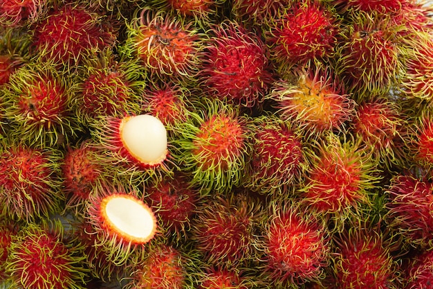 Fruit de ramboutan gros plan avec vue de dessus.